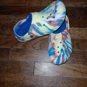 Croca Colorful Lines Kids Clogs Size 4 Like New